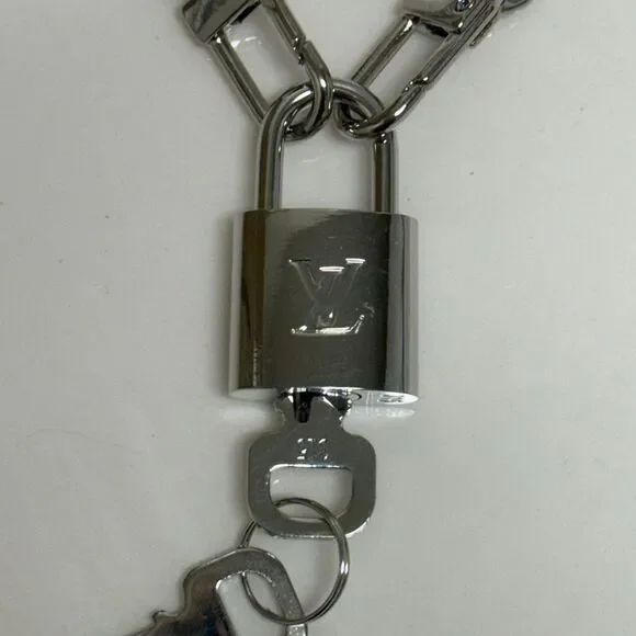 Silver Louis Vuitton lock-n-key set with unbranded 18" silver plated chain. - Picture 4 of 5